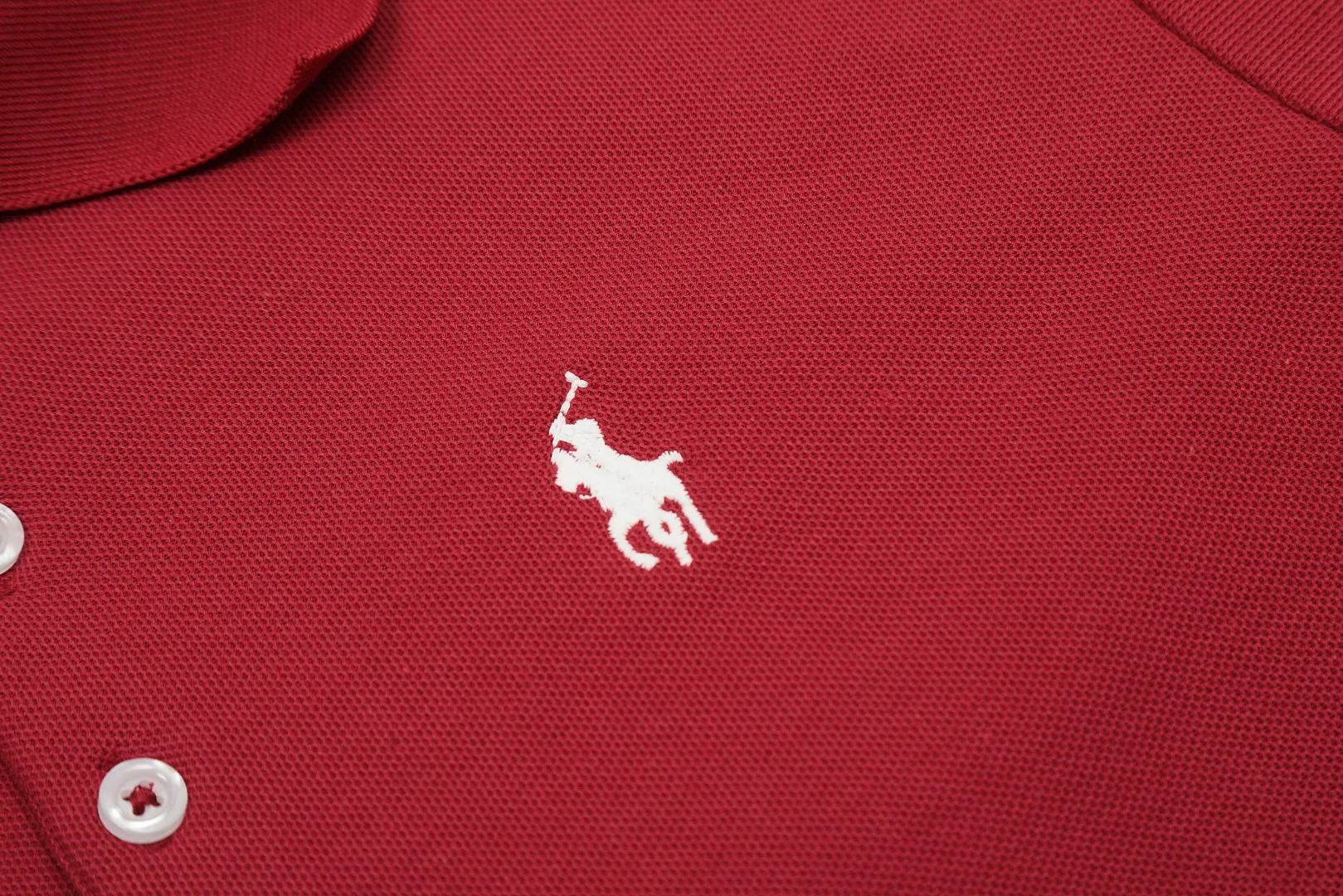 🅿️152 "Top quality" Style number: DS004# (not off the shelves all year round) [Ralph Lauren classic pony embroidered lapels women's slim fit POLO short sleeves] ✅Ralph Lauren Ralph Lauren classic basic women's all-match slim fit POLO short sleeves ✅Main supplier platform live broadcast Wholesale entities Replenish when out of stock Not off the shelves ✅ZP quality 1:1 pattern making Scan the code to enter the GF website Z cabinet quality ✅Details and quality are the only one in Guangzhou. Imported pique fabrics focus on high-end and cost-effective. Needless to say good quality. ✅The version is restored to the original order. The maximum size can be worn up to 130 pounds. Loose, comfortable and stress-free.
